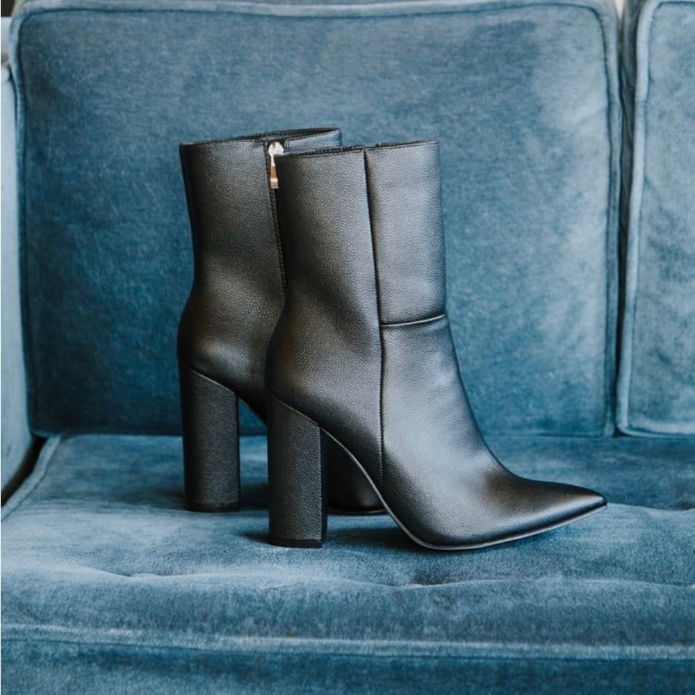Brand new Lulus Dawson Black Pebble Pointed-Toe Mid Calf Boots